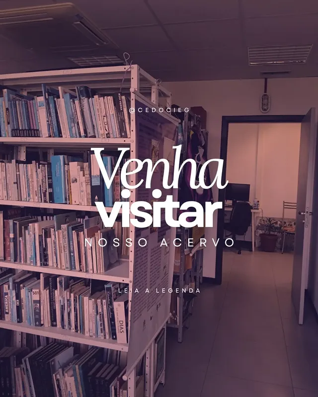 Estantes do acervo físico do CEDOC, no IEG